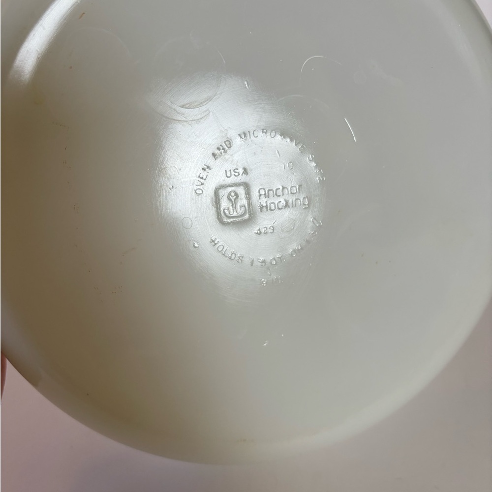 Vintage Anchor Hocking 429 milk glass baking dish round 9” 1.5 quart vegetable - Picture 6 of 6